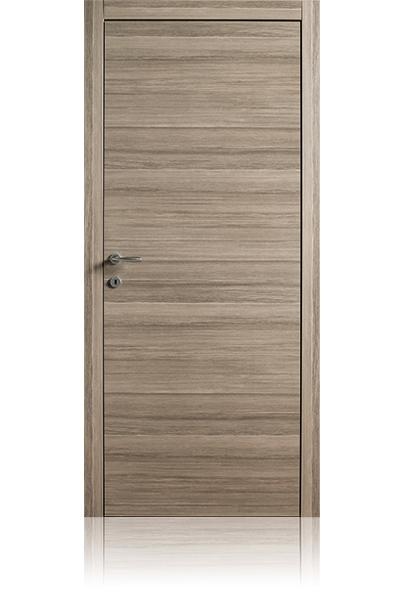 Porta interna in legno di tipo classico.